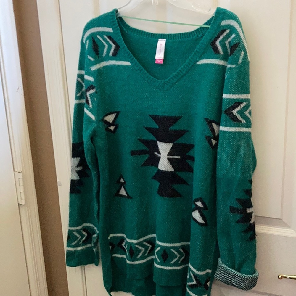 FINAL MARKDOWN No boundaries junior sweater xxl